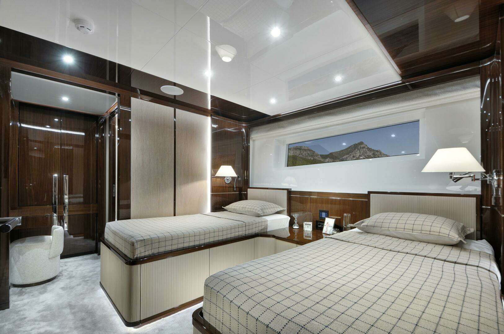 2026 Lazzara Yachts UHV 100 - Image 23