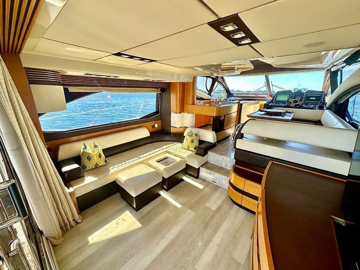2011 Azimut FlyBridge - Image 33
