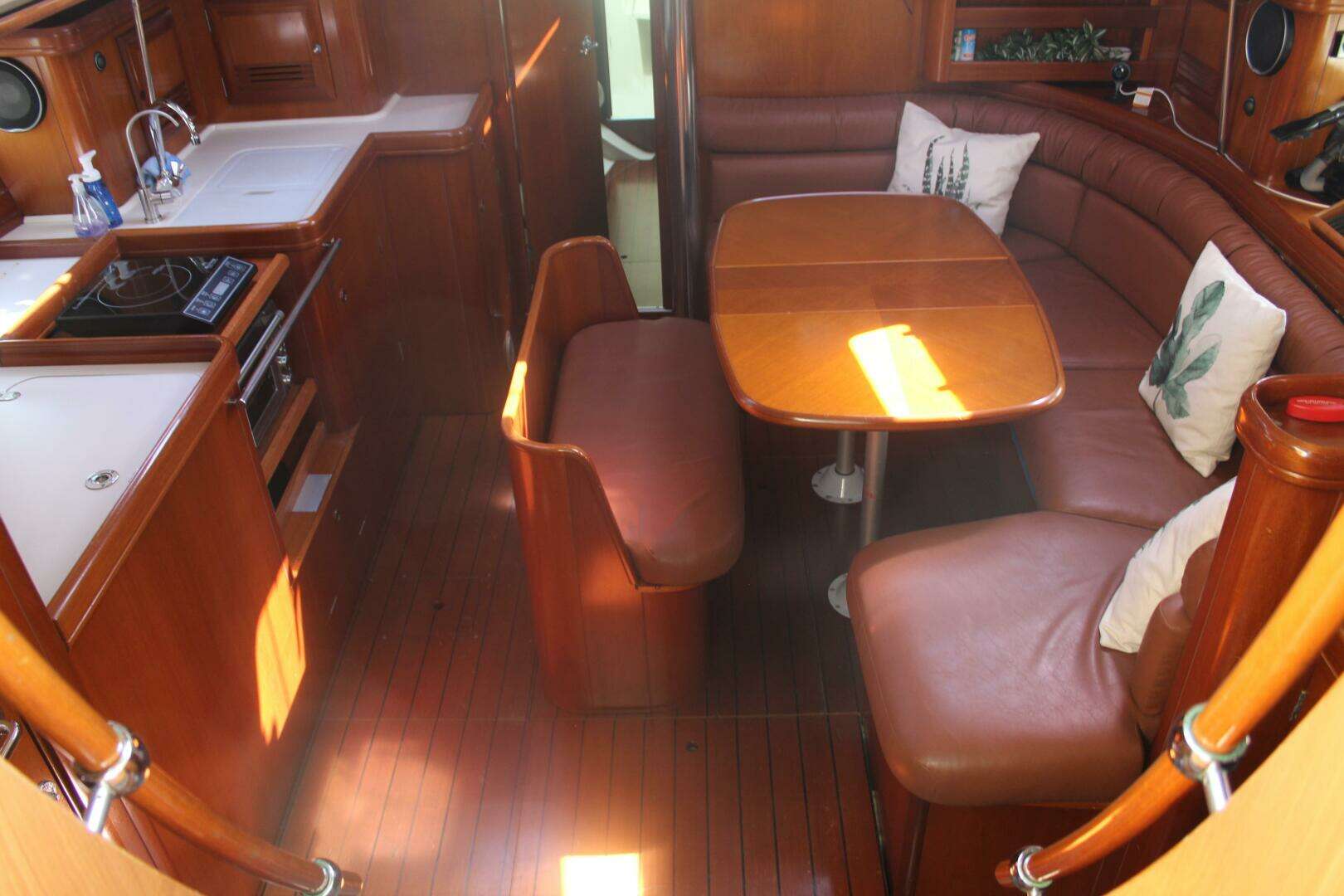 2001 Beneteau 411 - Image 18