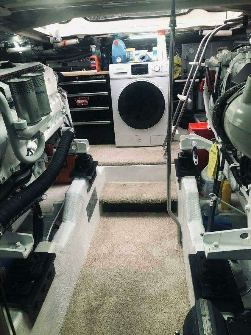 2001 Cruisers Yachts 5000 Pilothouse - Image 30