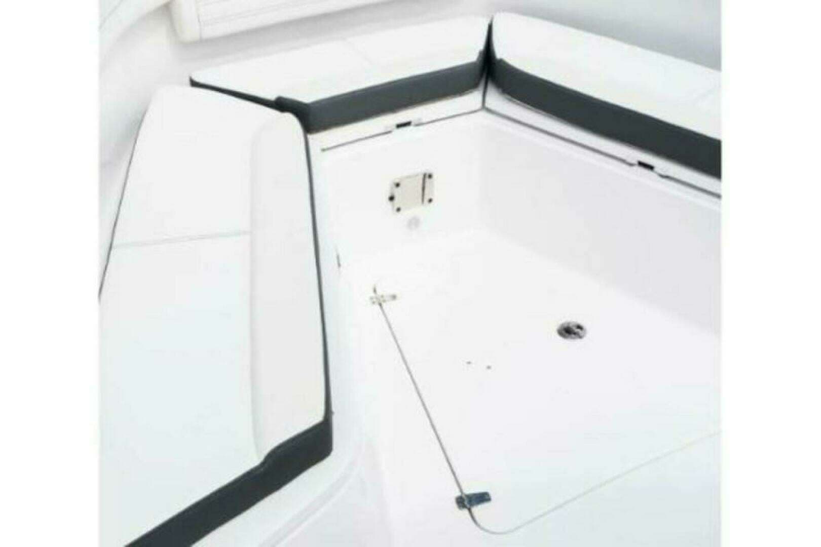 2025 Edgewater 340CC - Image 7