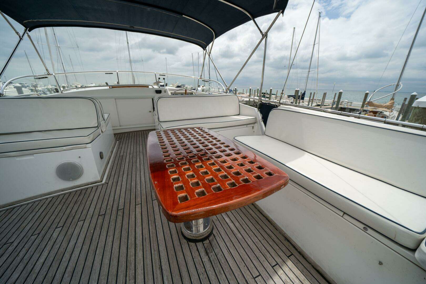 2001 Grand Banks 42 Classic - Image 18