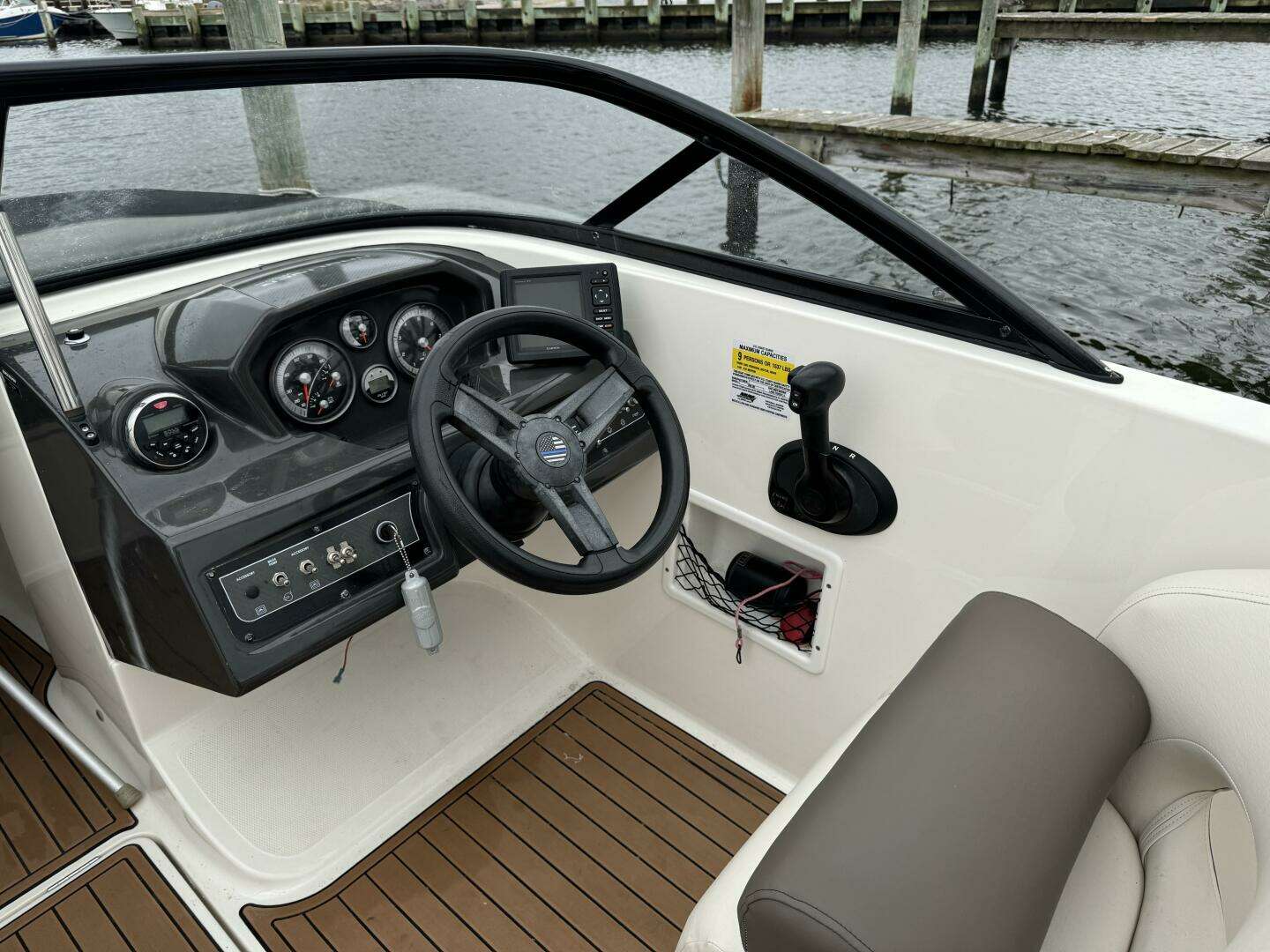 2018 Bayliner VR5 Bowrider OB - Image 14