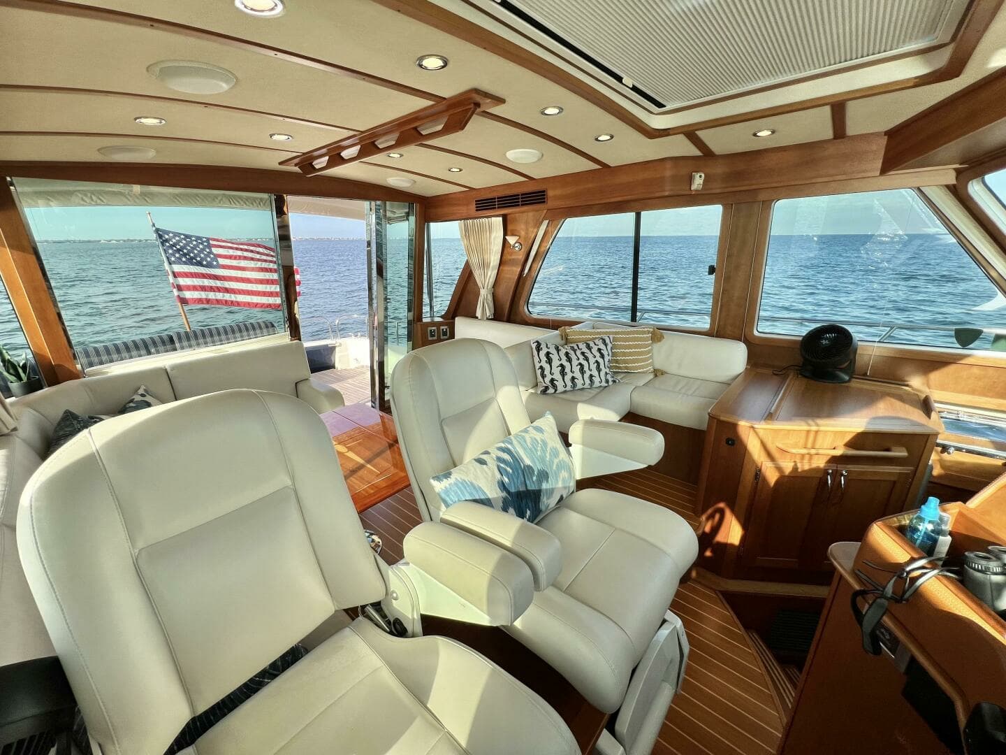 2017 Sabre 48 Salon Express - Image 15