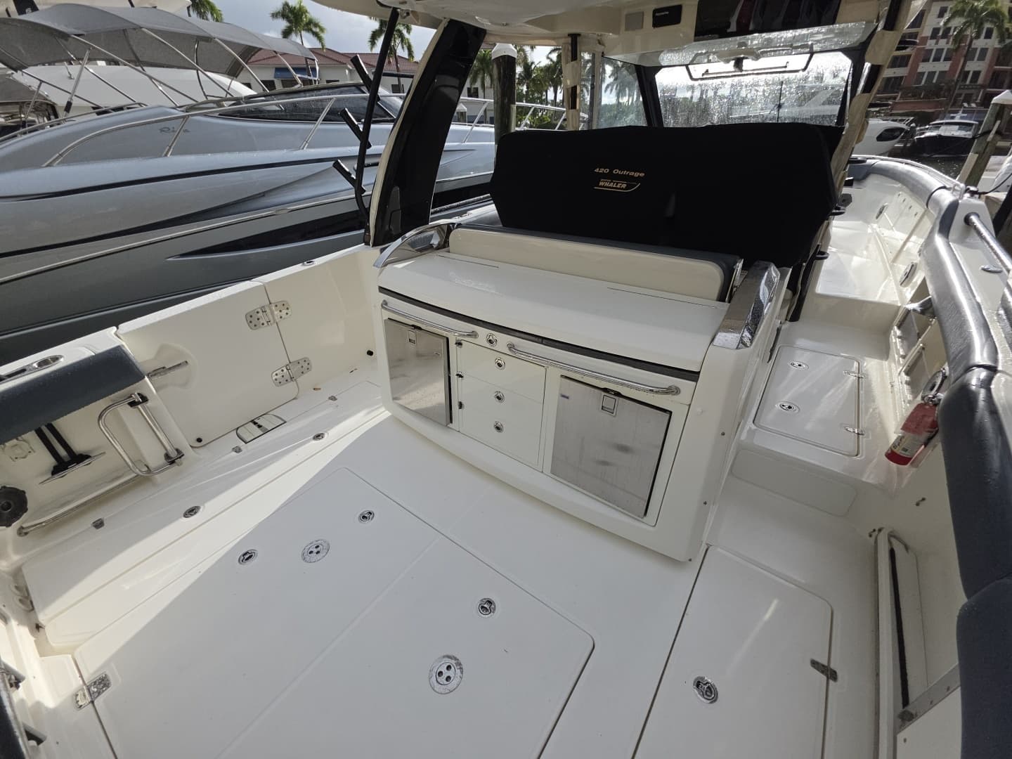 2021 Boston Whaler 420 Outrage - Image 25