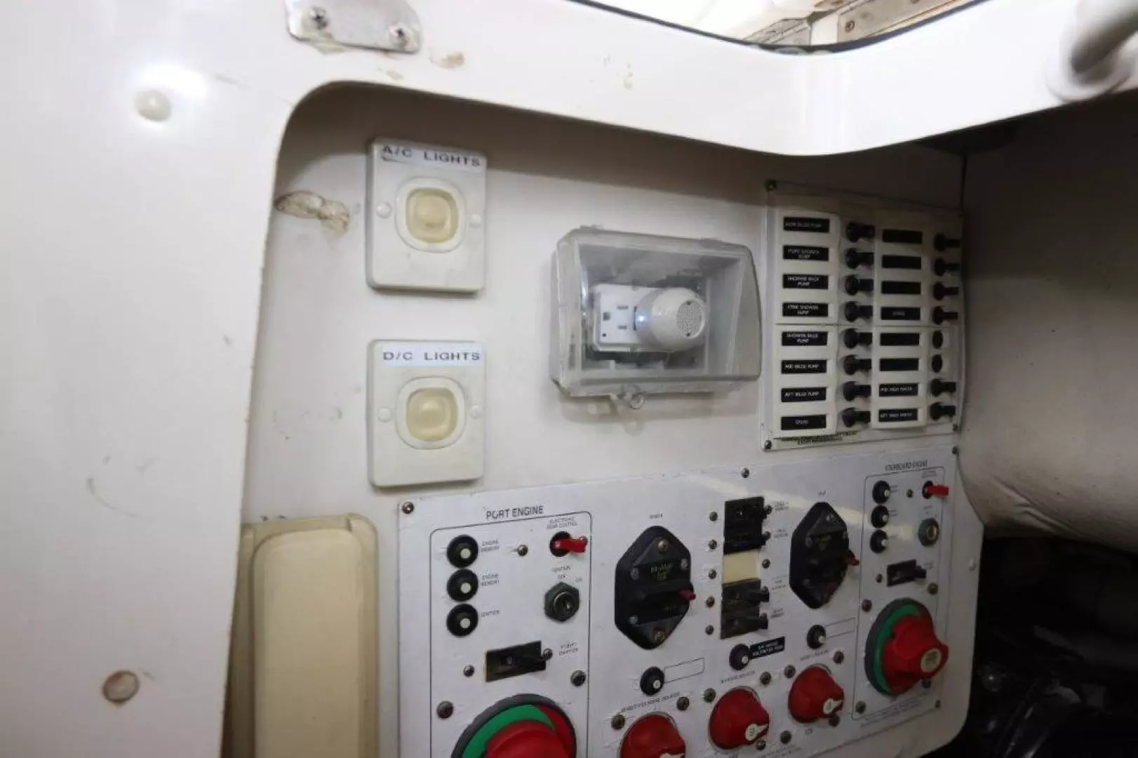 2004 Riviera Enclosed Flybridge - Image 39