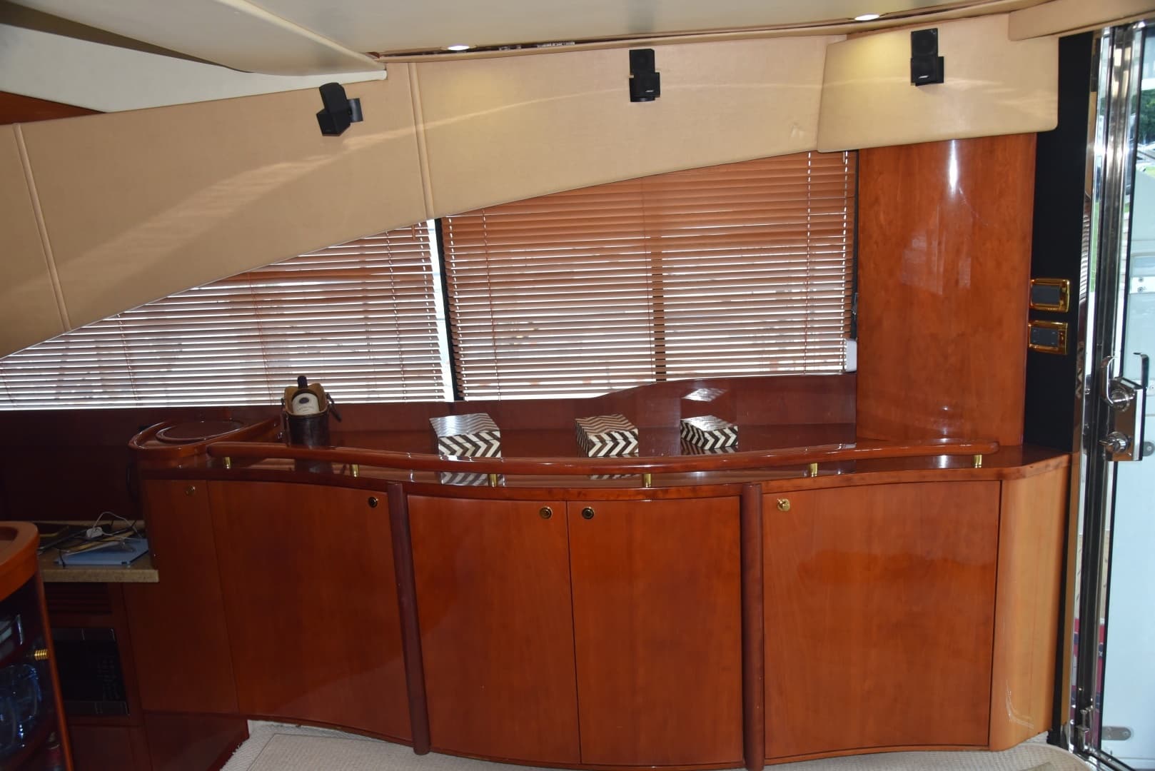 2002 Fairline Squadron 58 - Image 24
