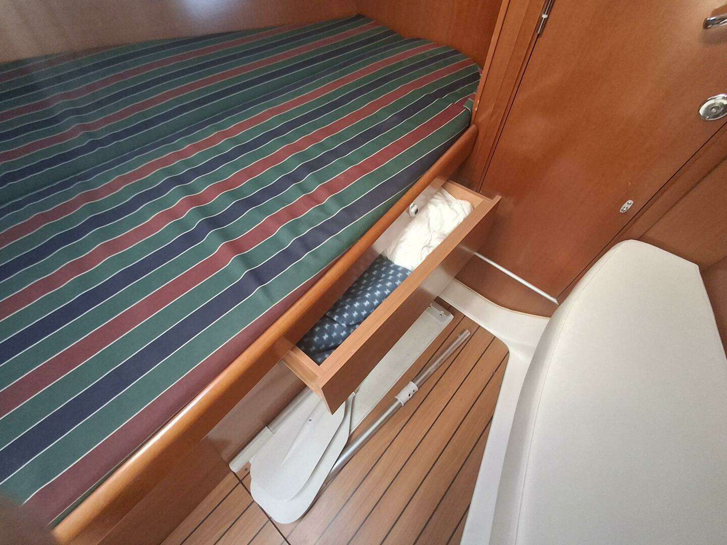 2006 Beneteau 393/403 - Image 16