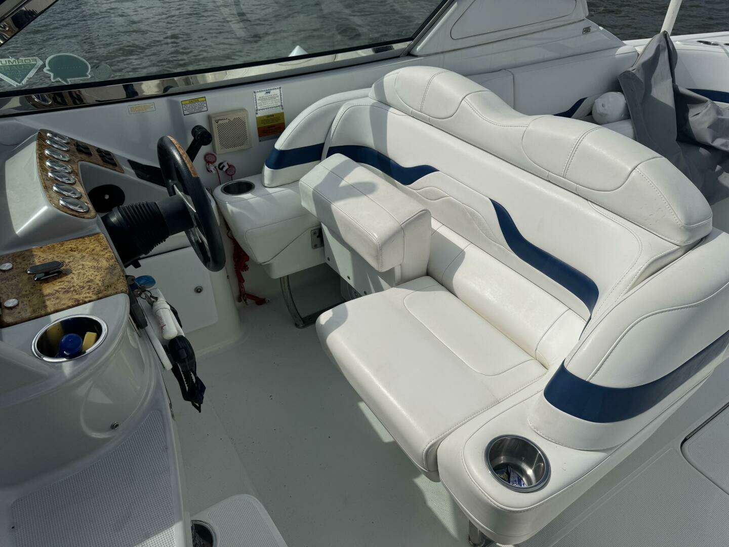 2007 Formula 330 Sun Sport - Image 15