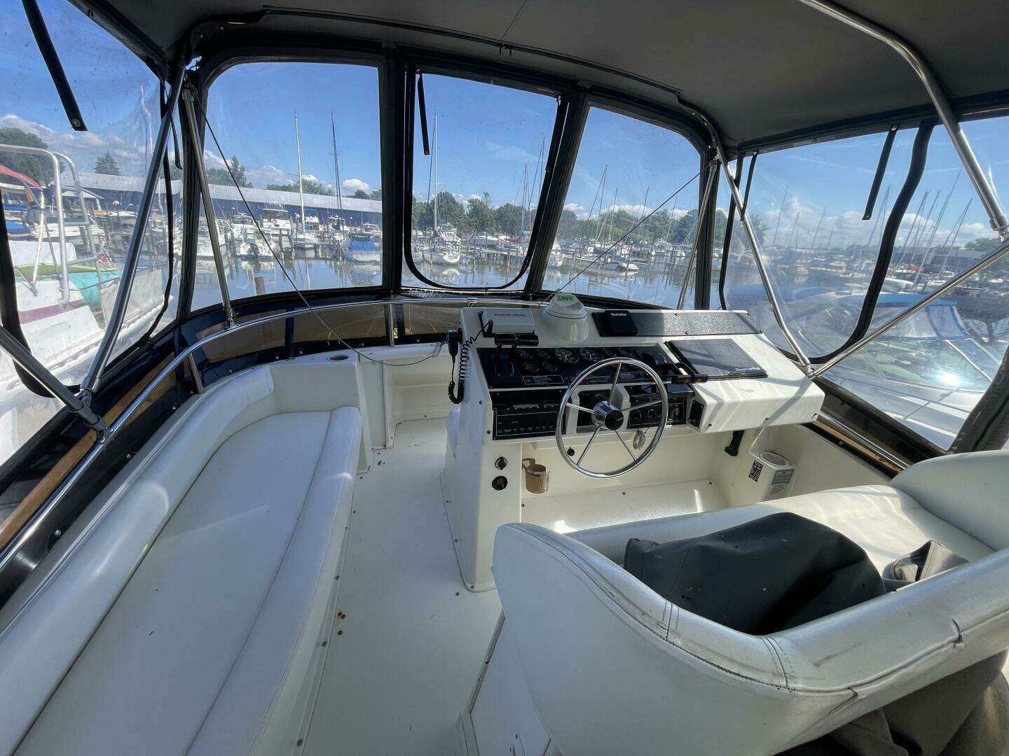 1994 Silverton 34 Motor Yacht - Image 13