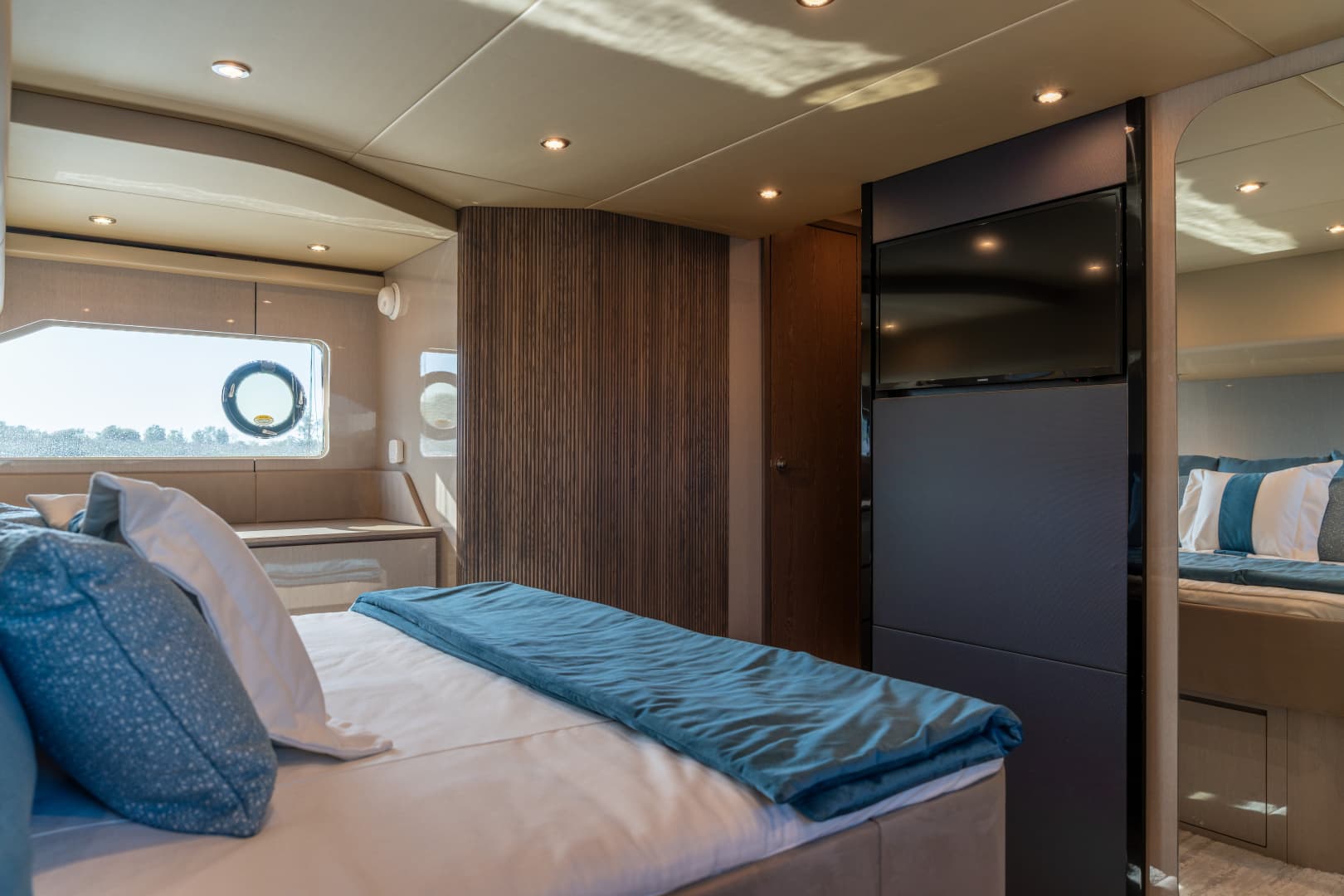 2026 Cruisers Yachts 50 FLY - Image 44