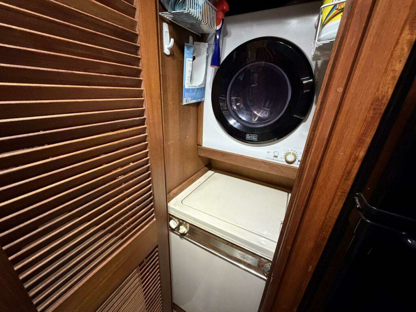 1987 Viking 44 Motor Yacht - Image 88