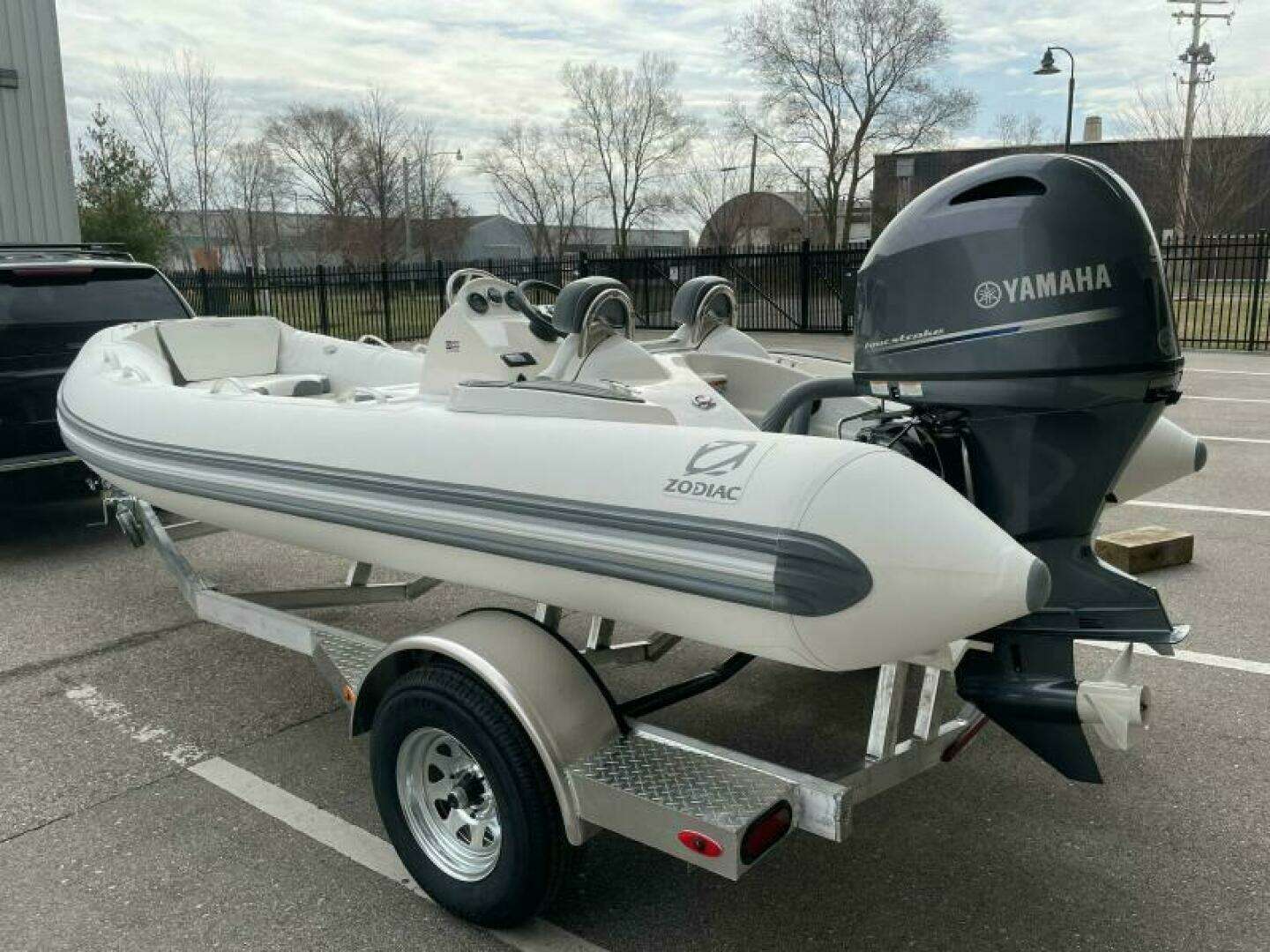 2023 Zodiac Yachtline 490 Deluxe NEO - Image 2