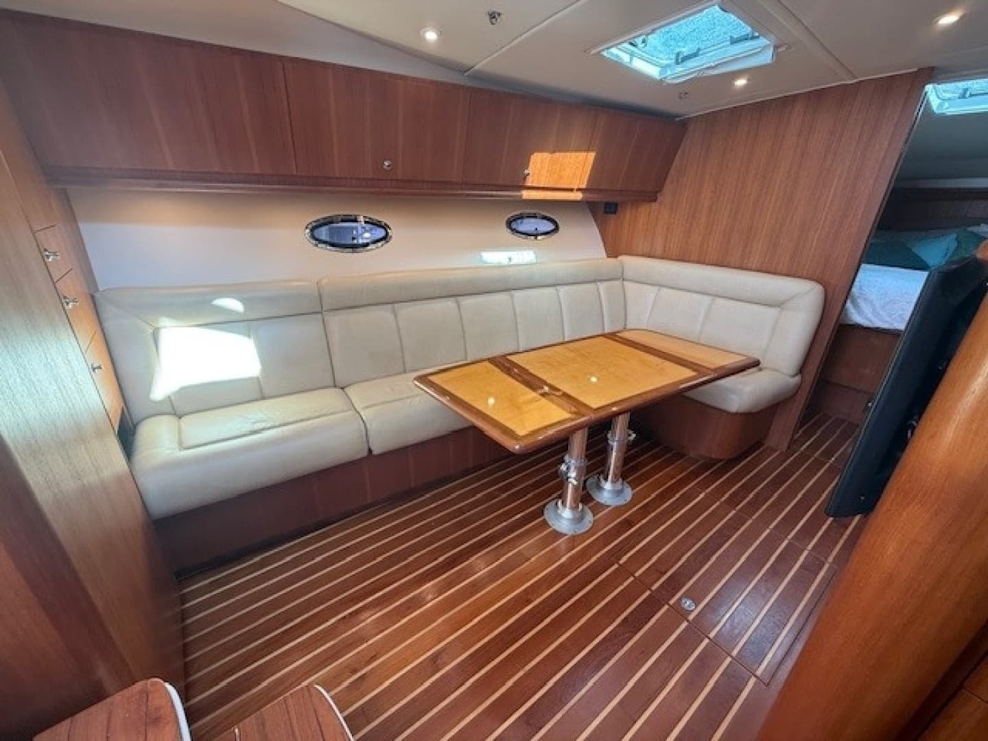 2007 Tiara Yachts 4200 Open - Image 18
