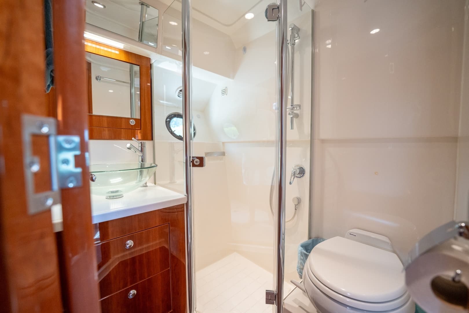 2016 Riviera 5000 Sport Yacht - Image 85