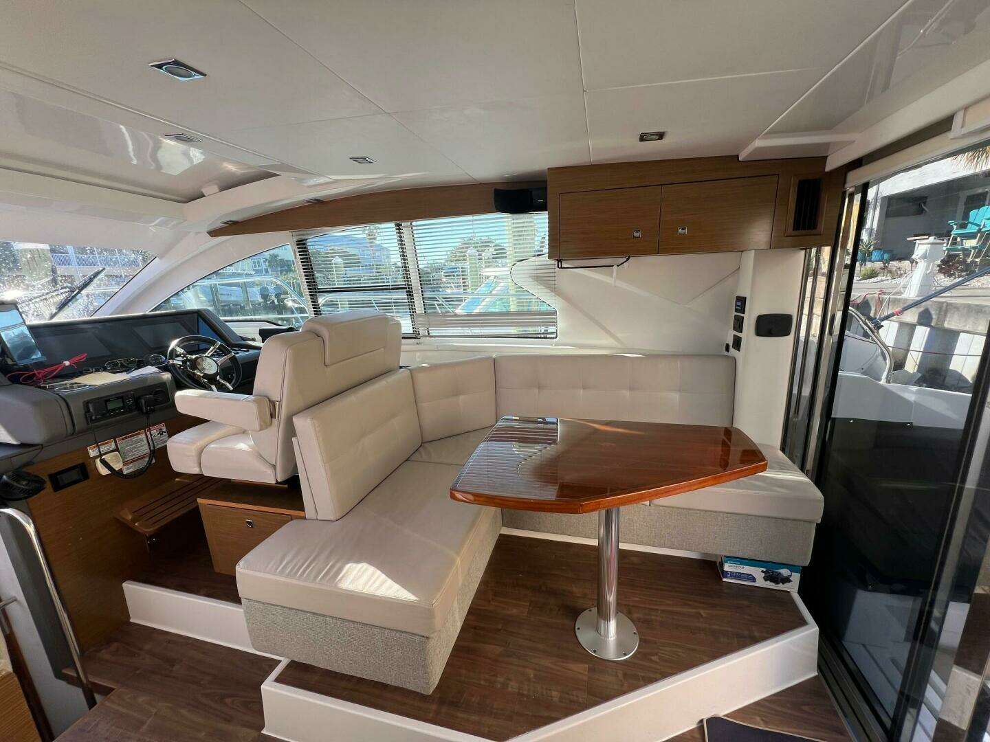 2018 Cruisers Yachts 42 Cantius - Image 11