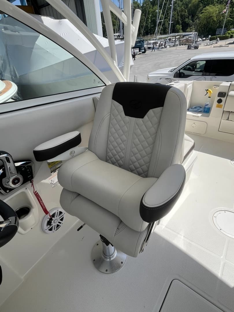 2024 Sailfish 245 DC - Image 25