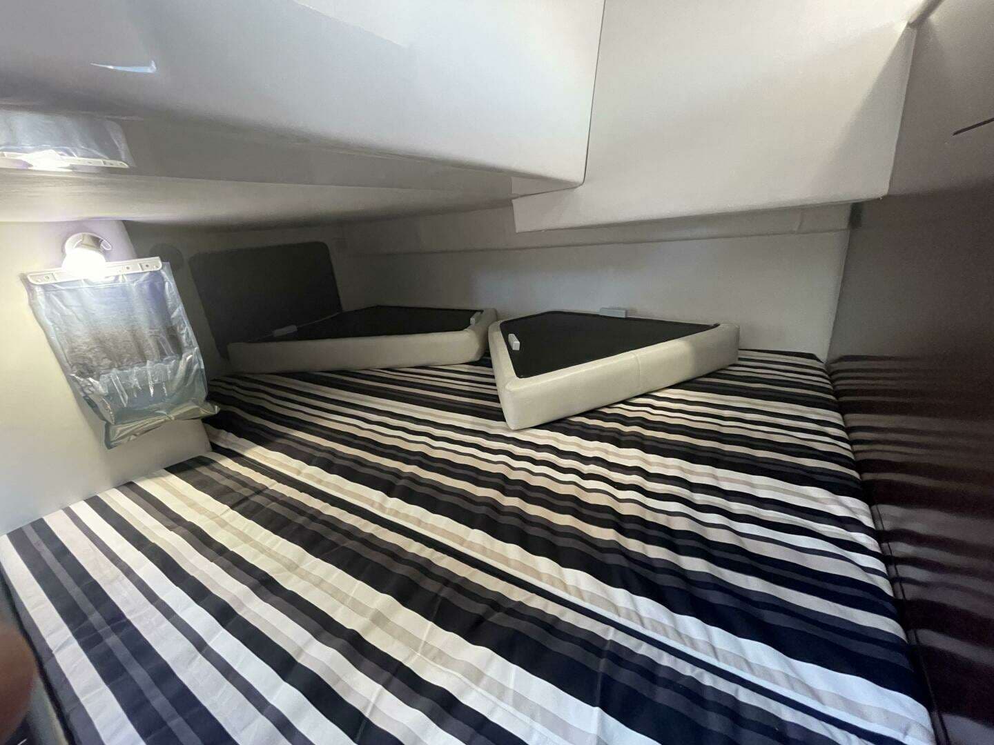 2019 Monterey 295 Sport Yacht - Image 20
