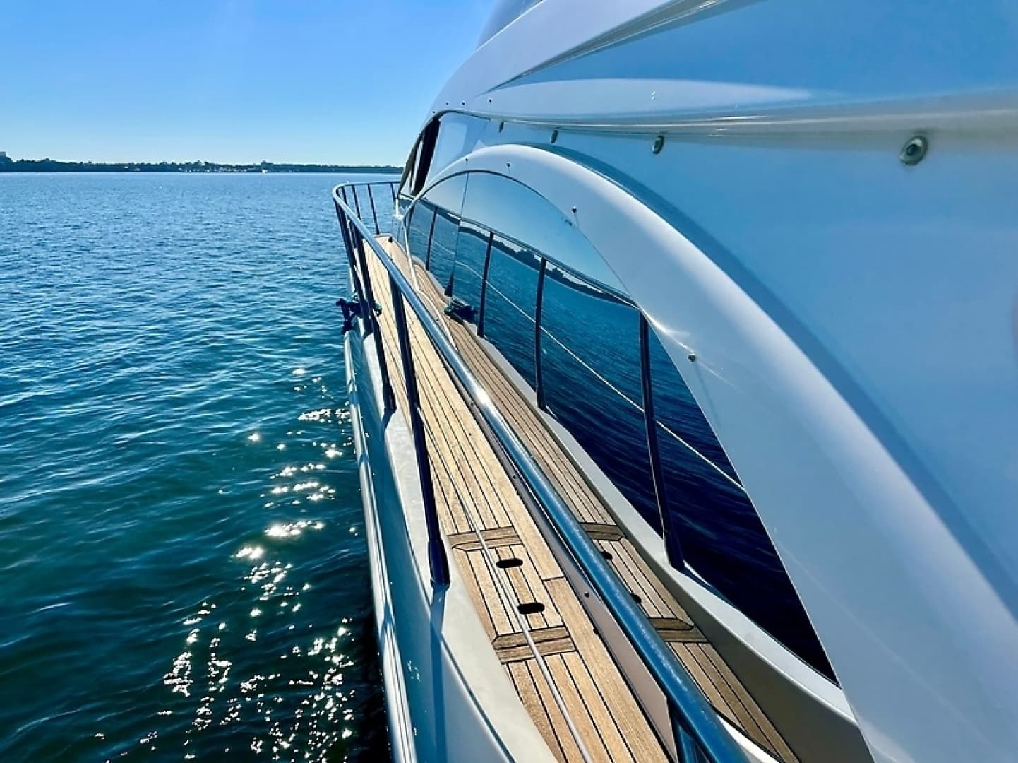 2011 Azimut FlyBridge - Image 24