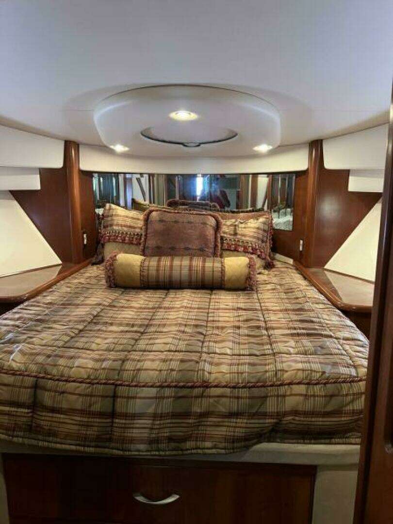 2008 Ovation 52 - Image 26