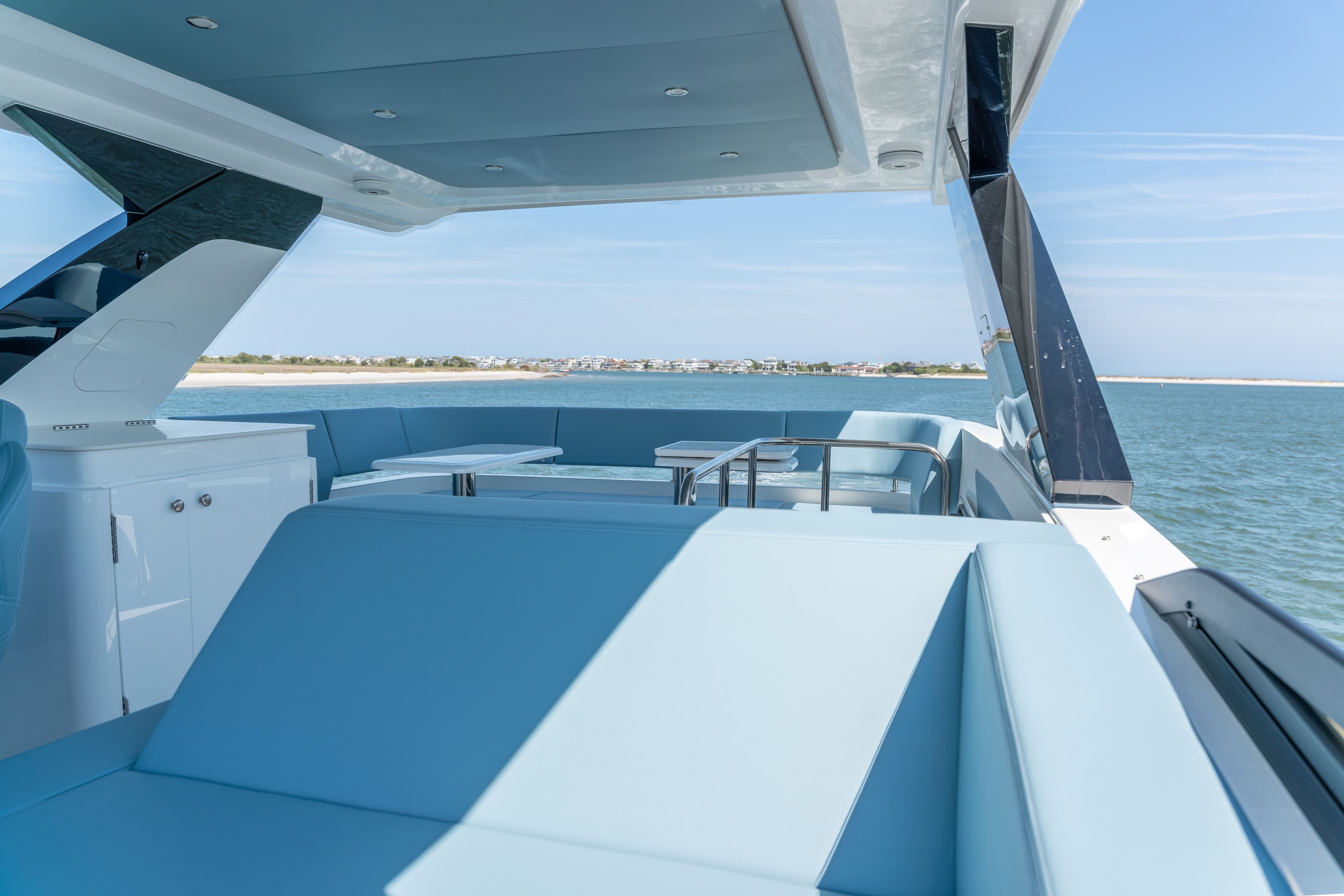 2026 Cruisers Yachts 50 Fly - 36