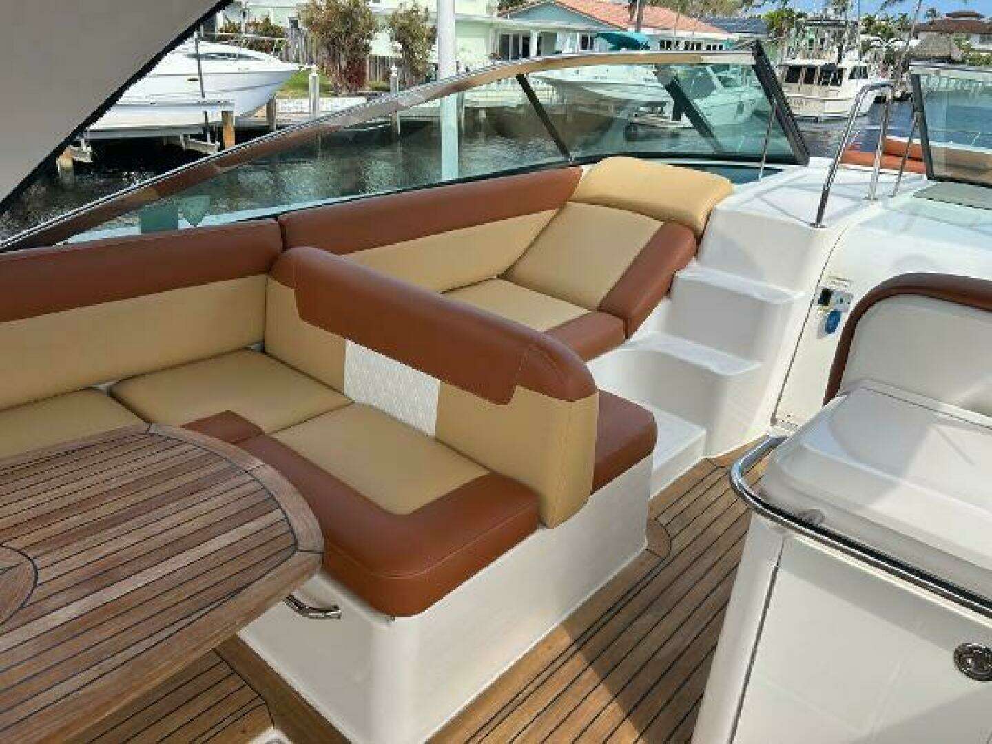 2014 Sea Ray 370 Venture - Image 15