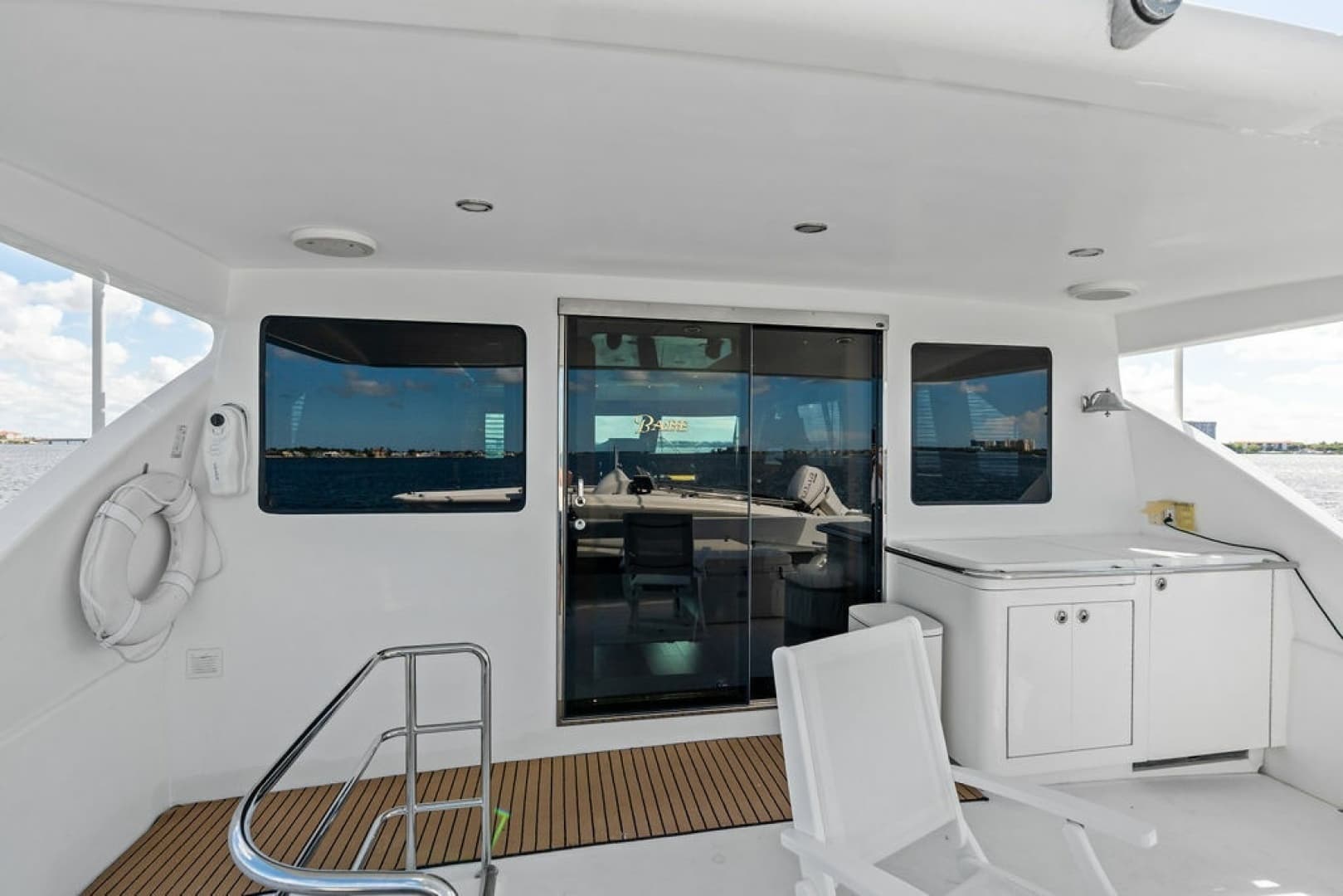 2005 Horizon 82 - Image 23