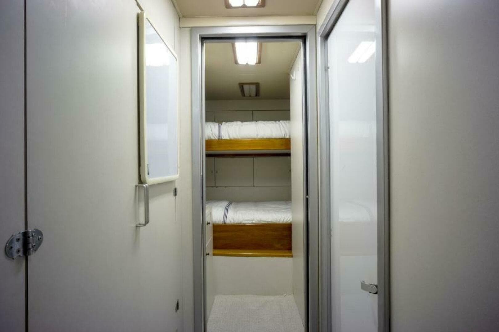 2005 Sea Force IX Enclosed Flybridge - Image 40