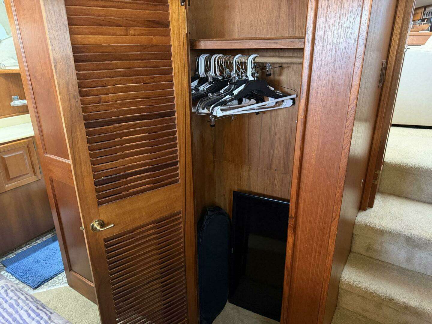 1987 Viking 44 Motor Yacht - Image 58