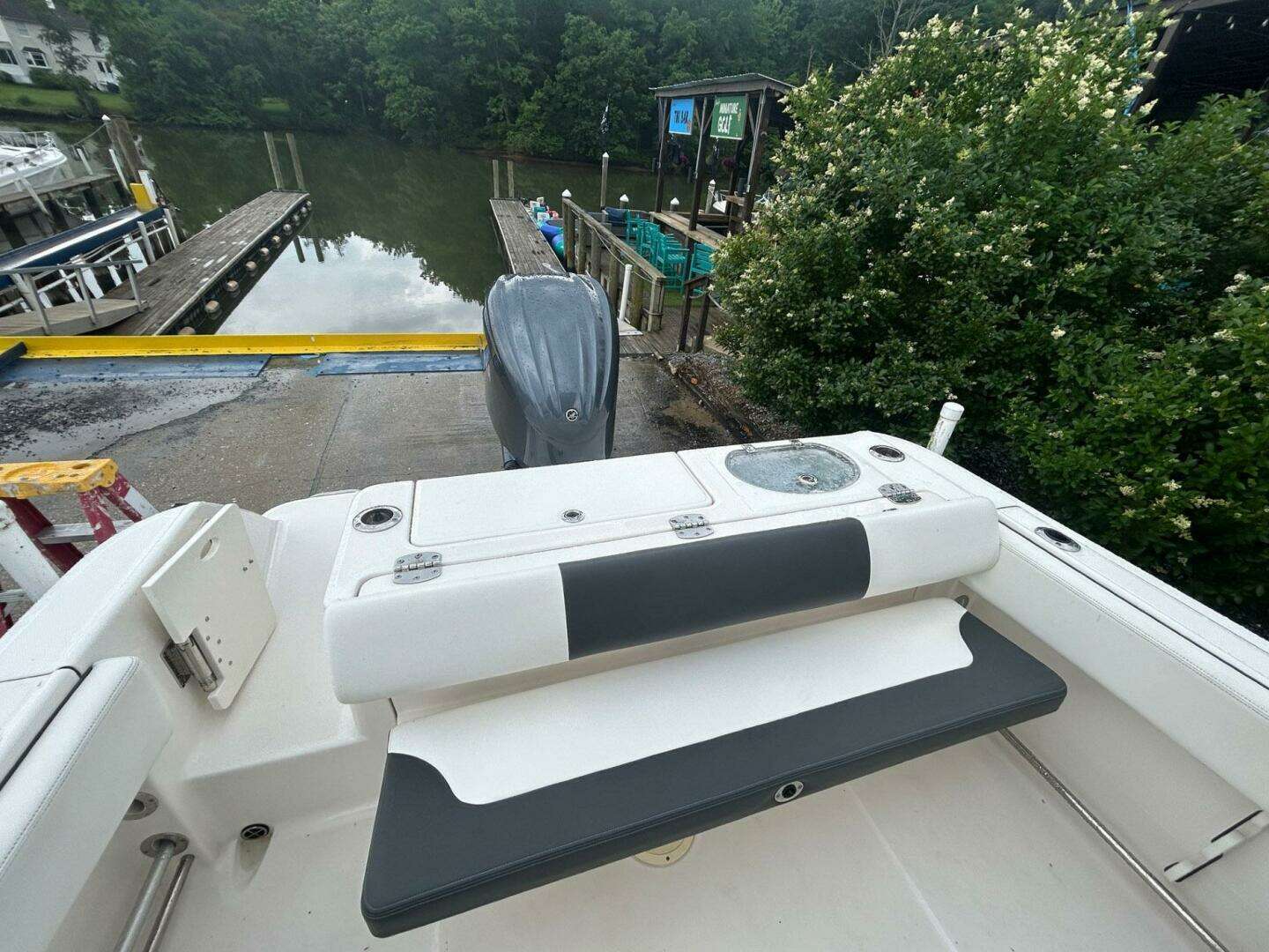 2022 Robalo R242 Center Console - Image 23