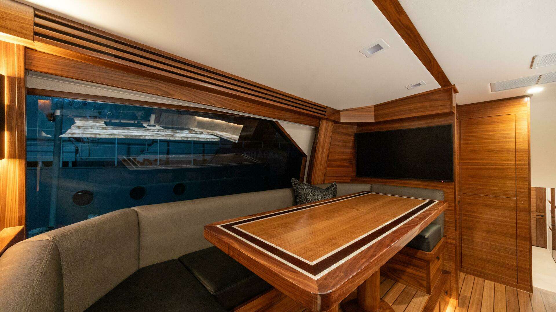 2025 Viking 82 Convertible - Image 12