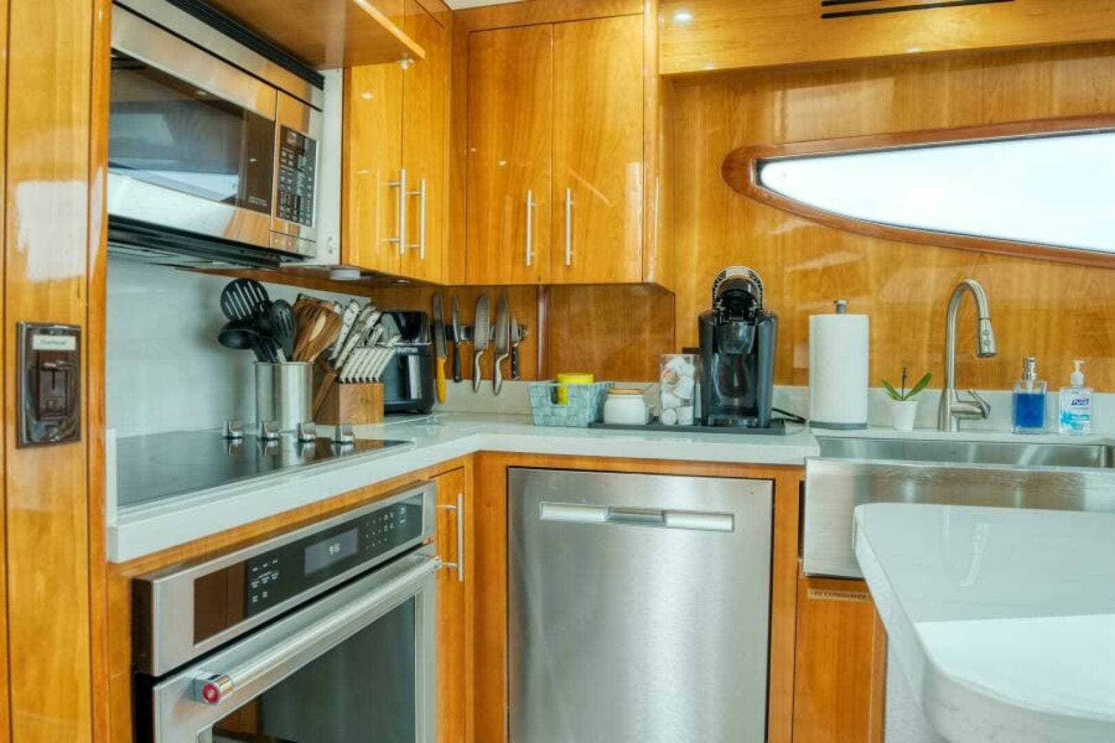 2007 Hatteras 80 Enclosed Bridge - Image 19