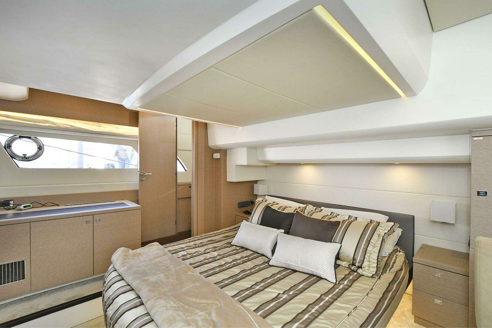 2018 Prestige 560 Fly - Image 57