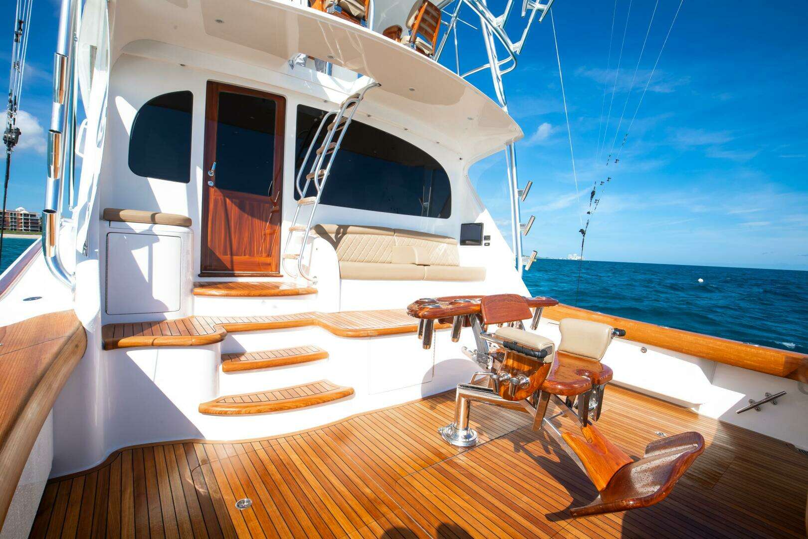 2015 Viking 70 Convertible - Image 24