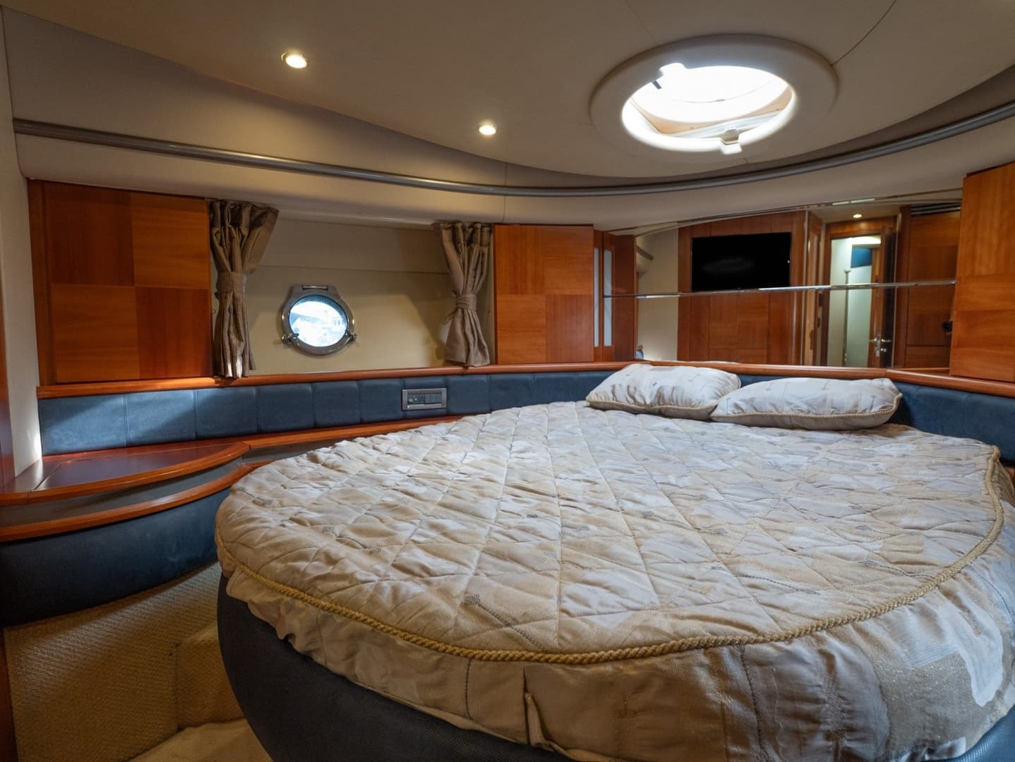 2008 Azimut 50 Flybridge - Image 14