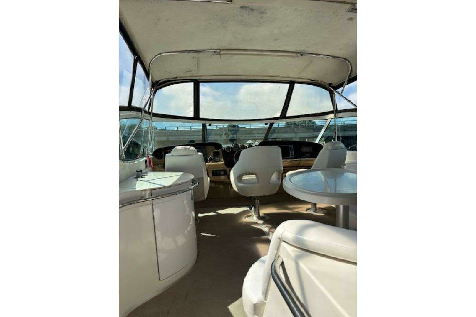 2004 Carver 466 Motor Yacht - Image 14