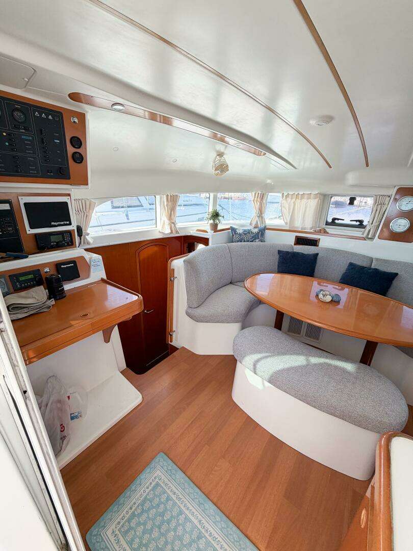2005 Lagoon 380S - Image 23