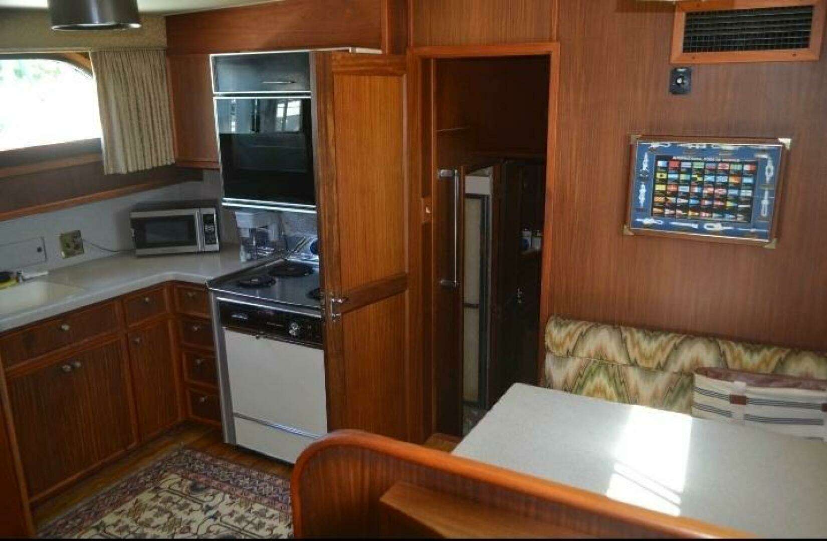 1984 Hatteras 53 Extended Deck Motor Yacht - Image 10