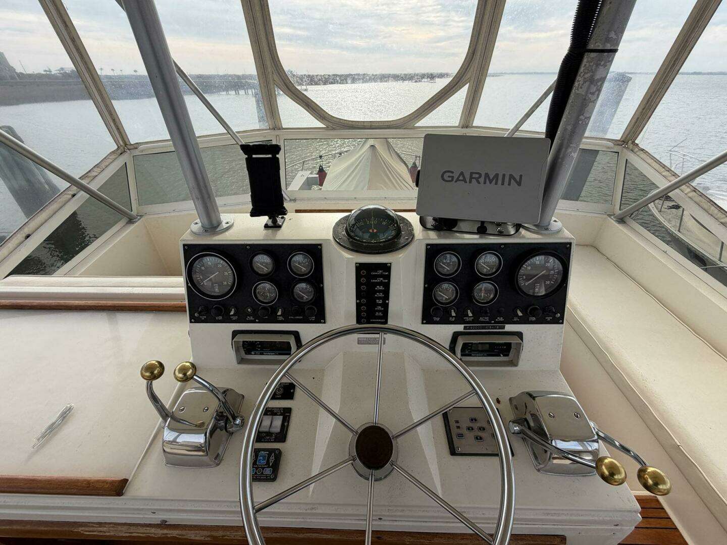 1987 Viking 44 Motor Yacht - Image 32