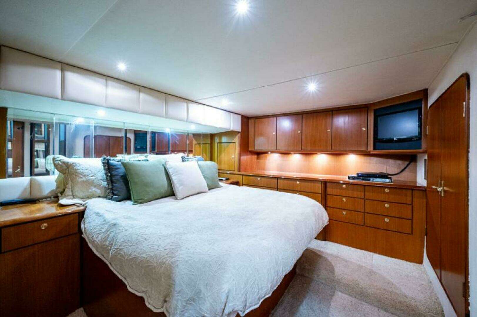 1999 Ocean Yachts 60 Convertible - Image 43