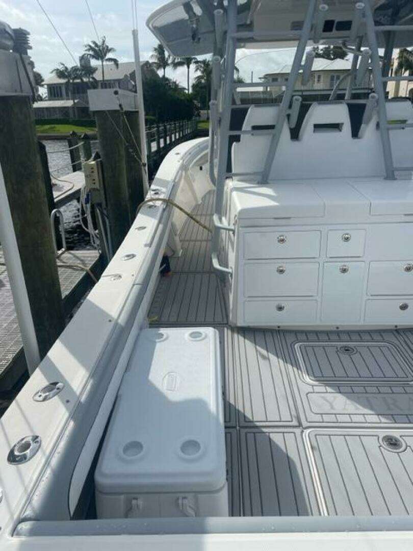 2018 Regulator 41 - Image 17