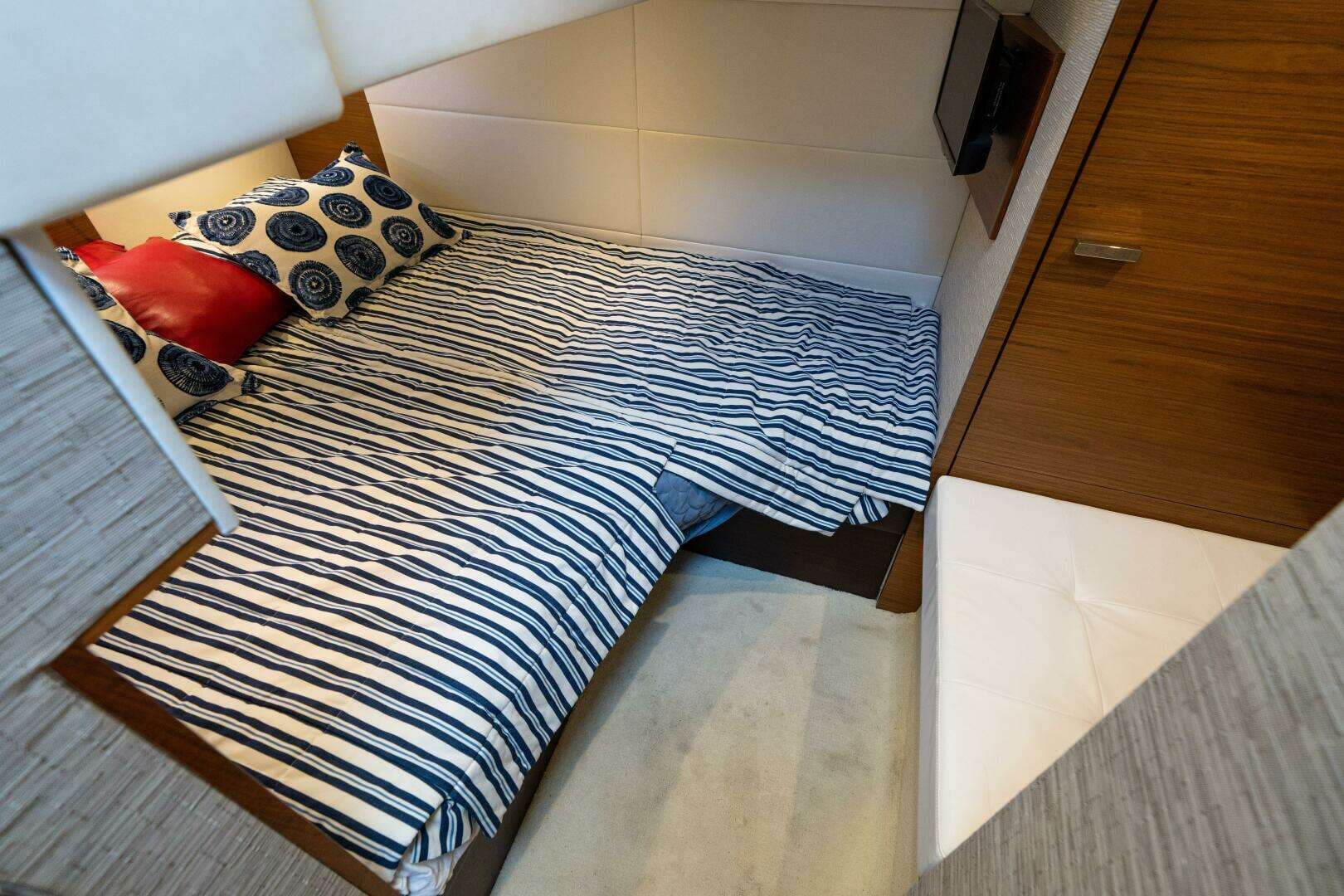 2015 Tiara Yachts 44 Coupe - Image 24