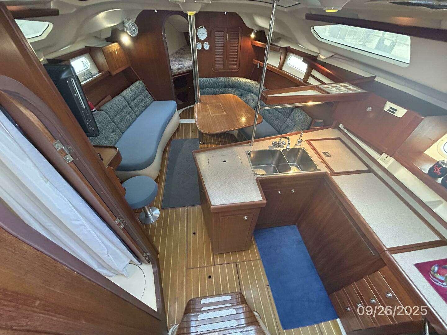 1998 Hunter 376 - Image 42