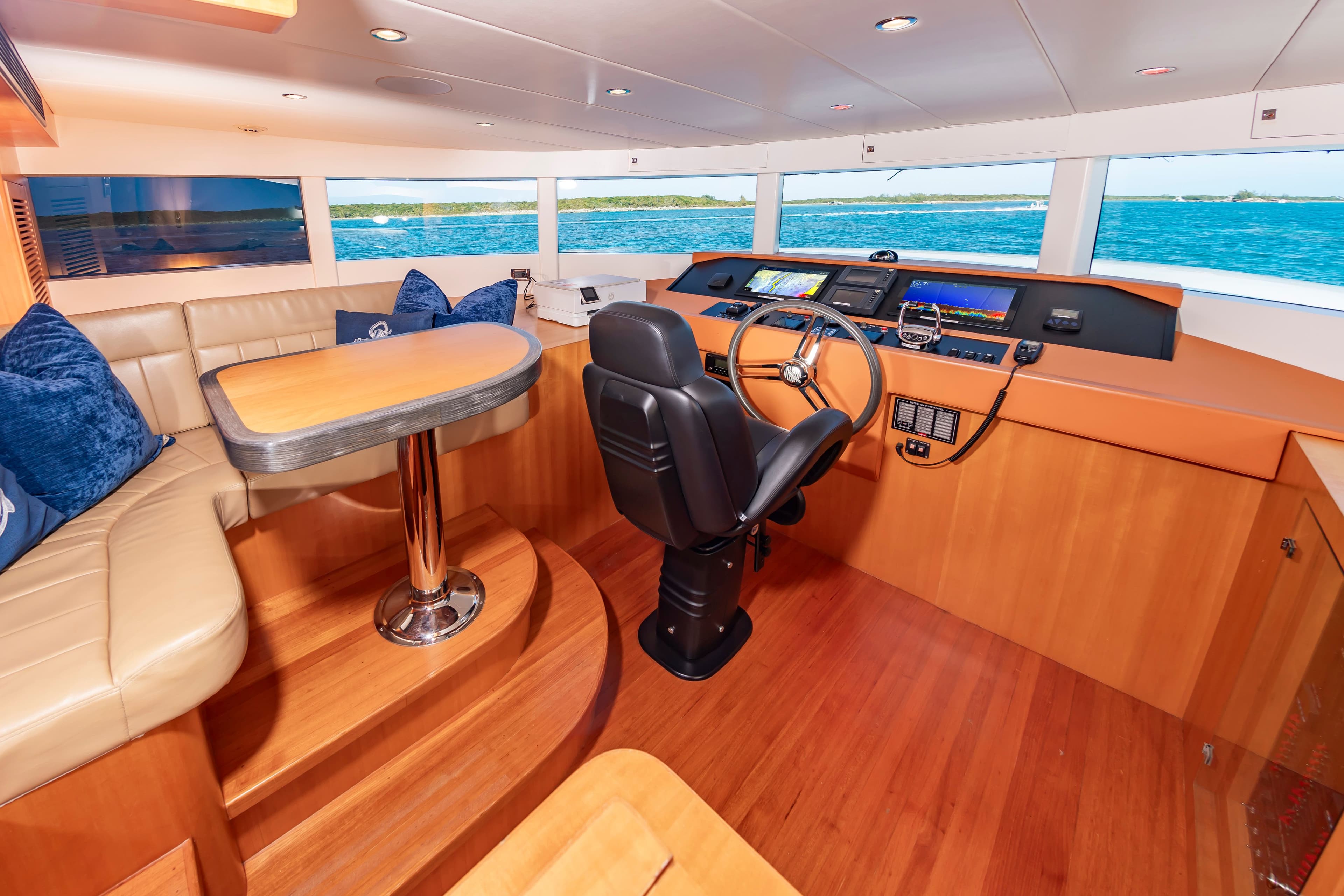 2017 Johnson 93 Flybridge - 38