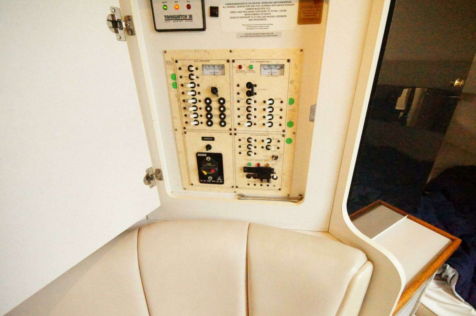 1997 Cruisers Yachts 3075 - Image 14