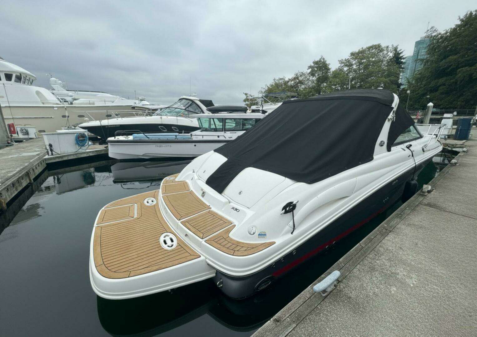 2007 Sea Ray 29SLX with cuddy cabin - Image 7