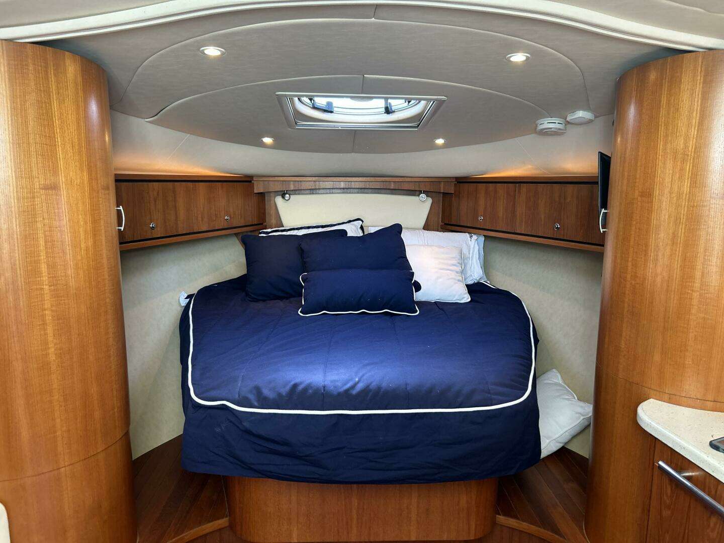 2008 Tiara Yachts 3500 Sovran - Image 33