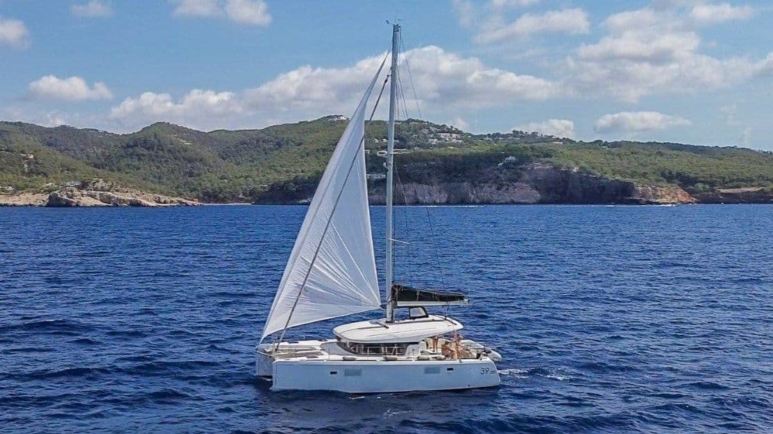 Lagoon 39
