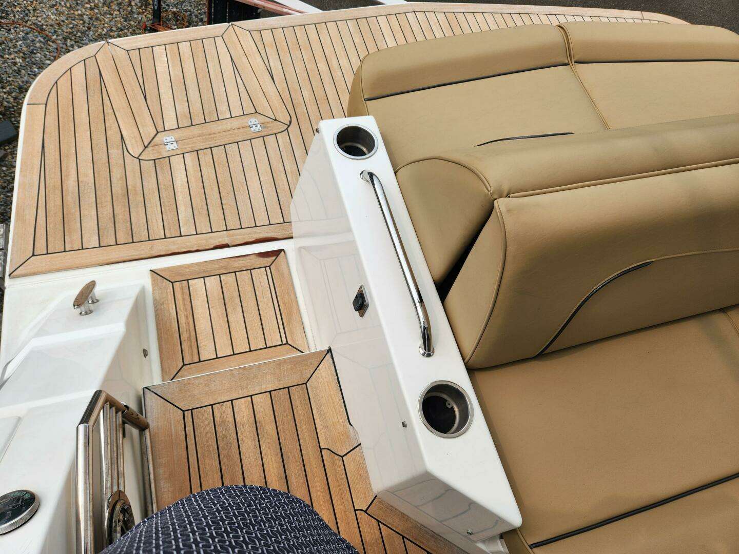2016 Cruisers Yachts Cantius - Image 22
