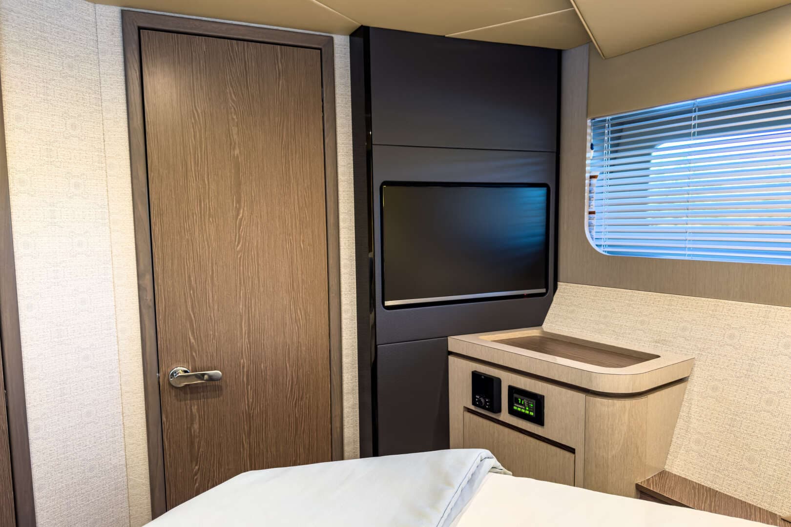 2026 Cruisers Yachts 50 FLY - Image 44